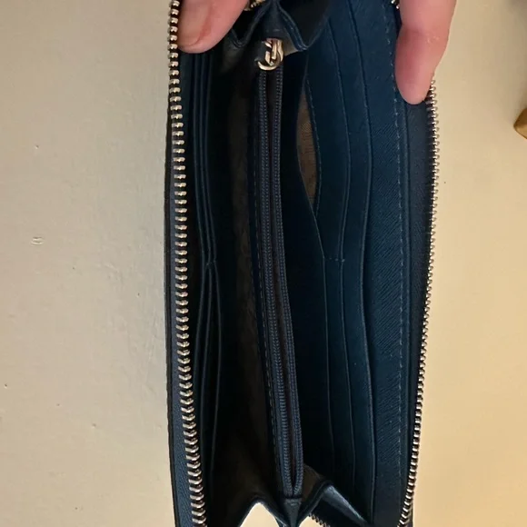 Michael Kors Blue Wallet EUC Saffiano - Picture 4 of 5